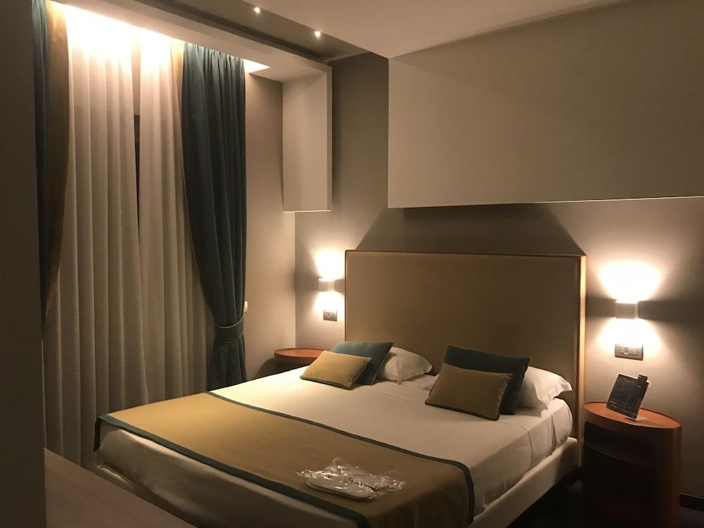 Mediterranea Hotel & Convention Center ساليرنو المظهر الخارجي الصورة